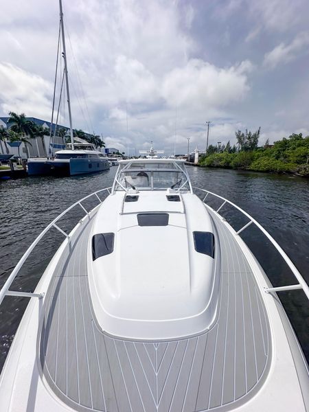 2019 Intrepid 475 Sport Yacht