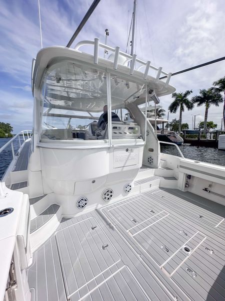 2019 Intrepid 475 Sport Yacht