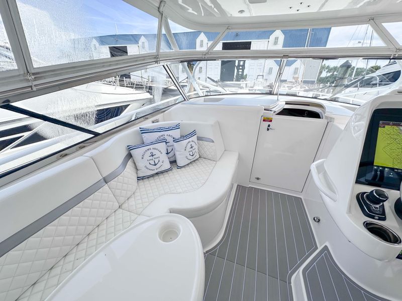 2019 Intrepid 475 Sport Yacht