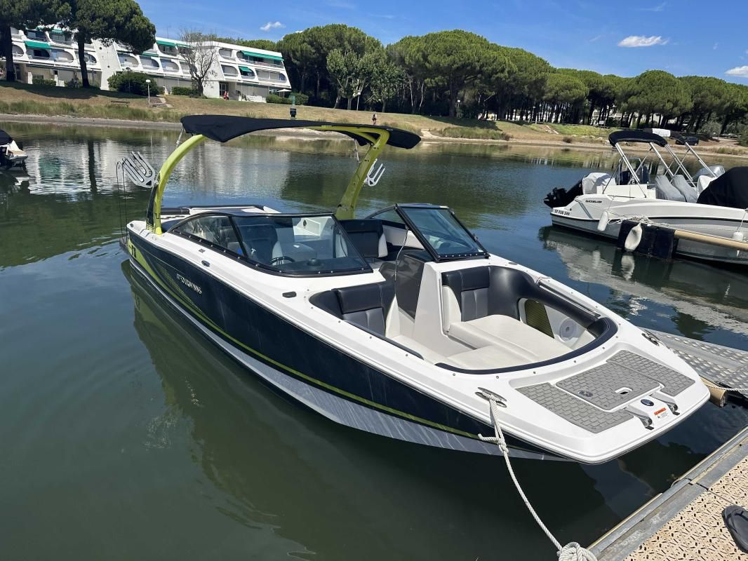 2016 Four Winns TS222