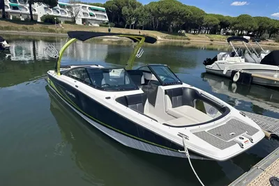 2016 Four Winns TS222