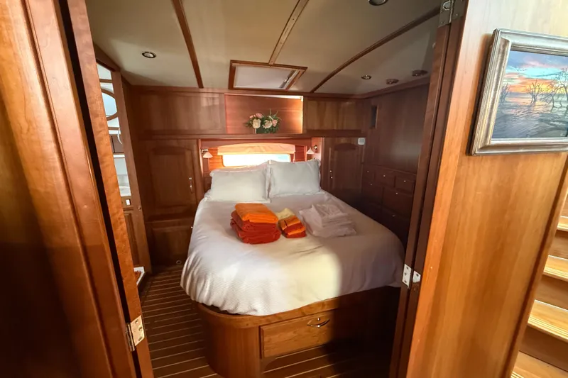 Haggis Xx Yacht Photos Pics Luxurious cabin interior of 2017 Sabre 48 Salon Express yacht with cozy bed.