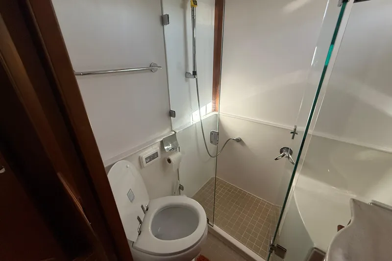 Haggis Xx Yacht Photos Pics Bathroom interior of 2017 Sabre 48 Salon Express yacht, featuring shower and toilet.