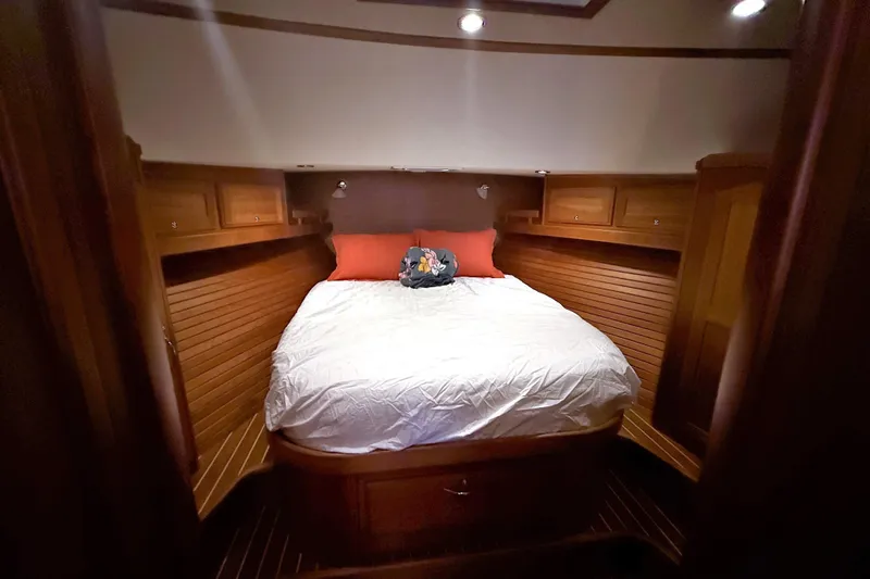 Haggis Xx Yacht Photos Pics Luxurious cabin interior of 2017 Sabre 48 Salon Express yacht with cozy bed.