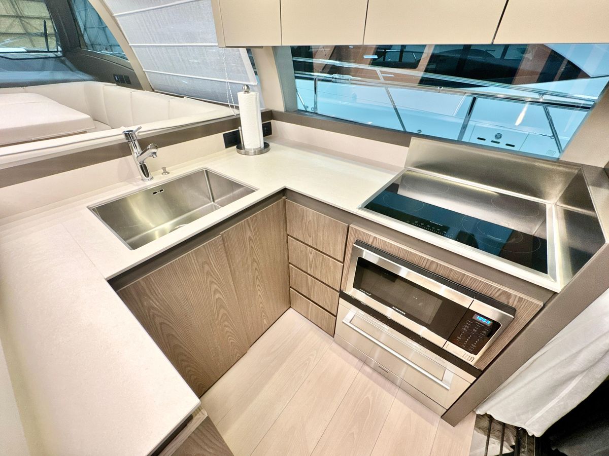 2022 Ferretti Yachts 57 