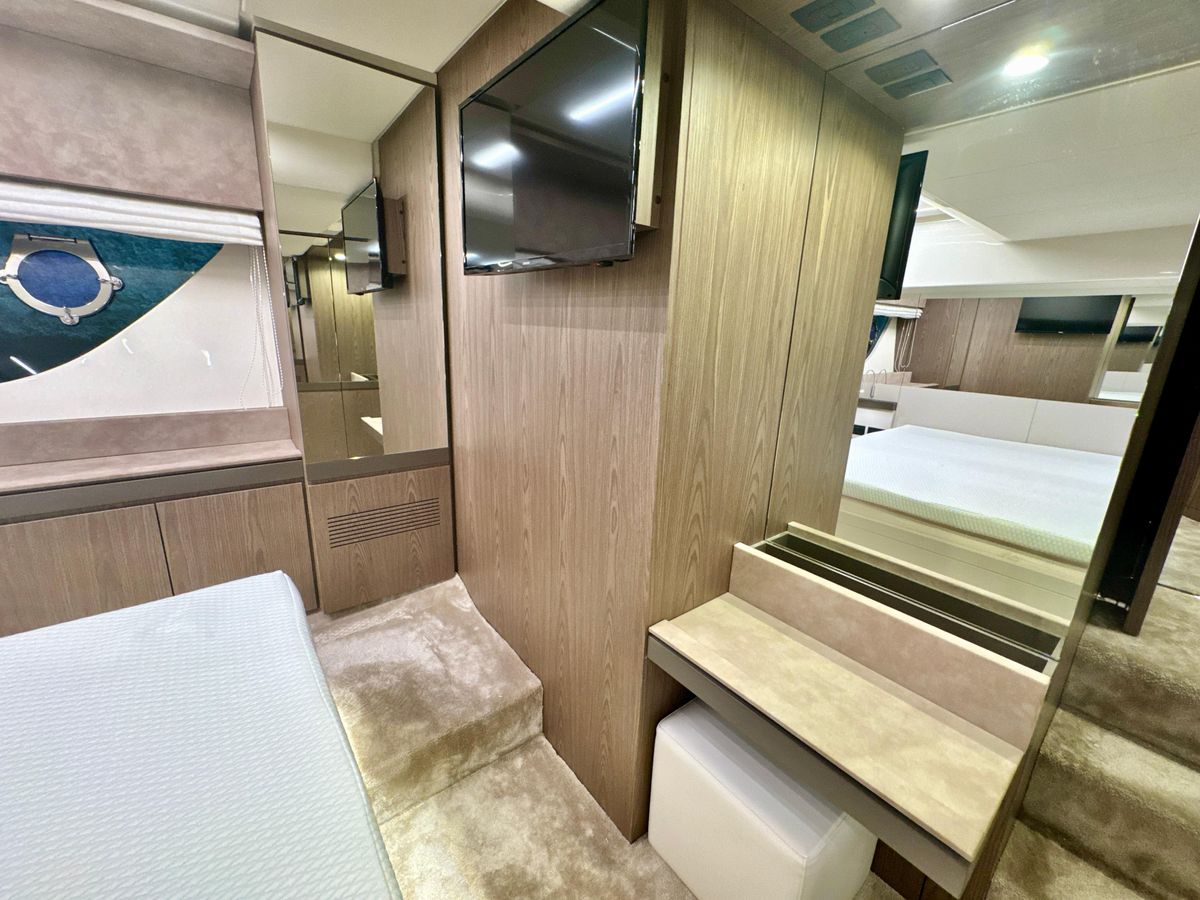 2022 Ferretti Yachts 57 