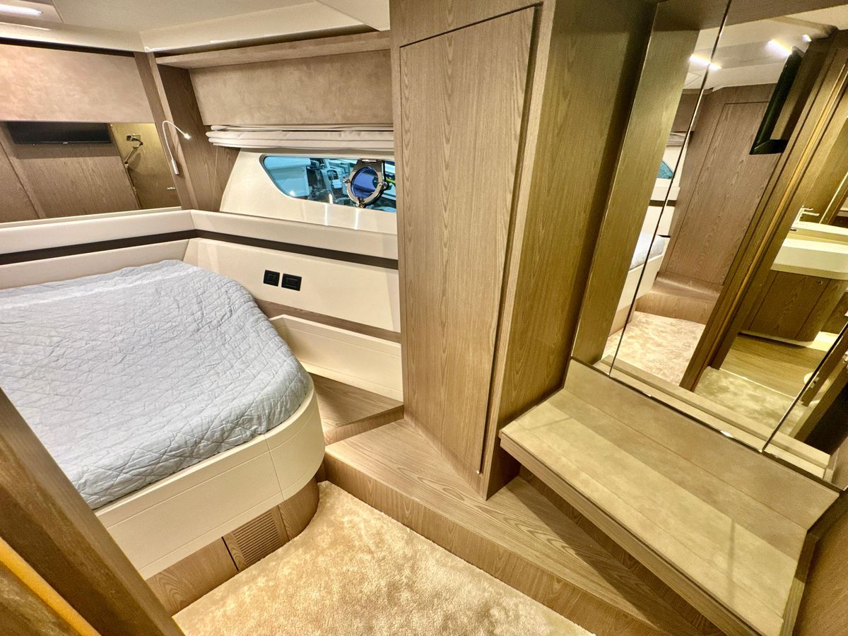 2022 Ferretti Yachts 57 