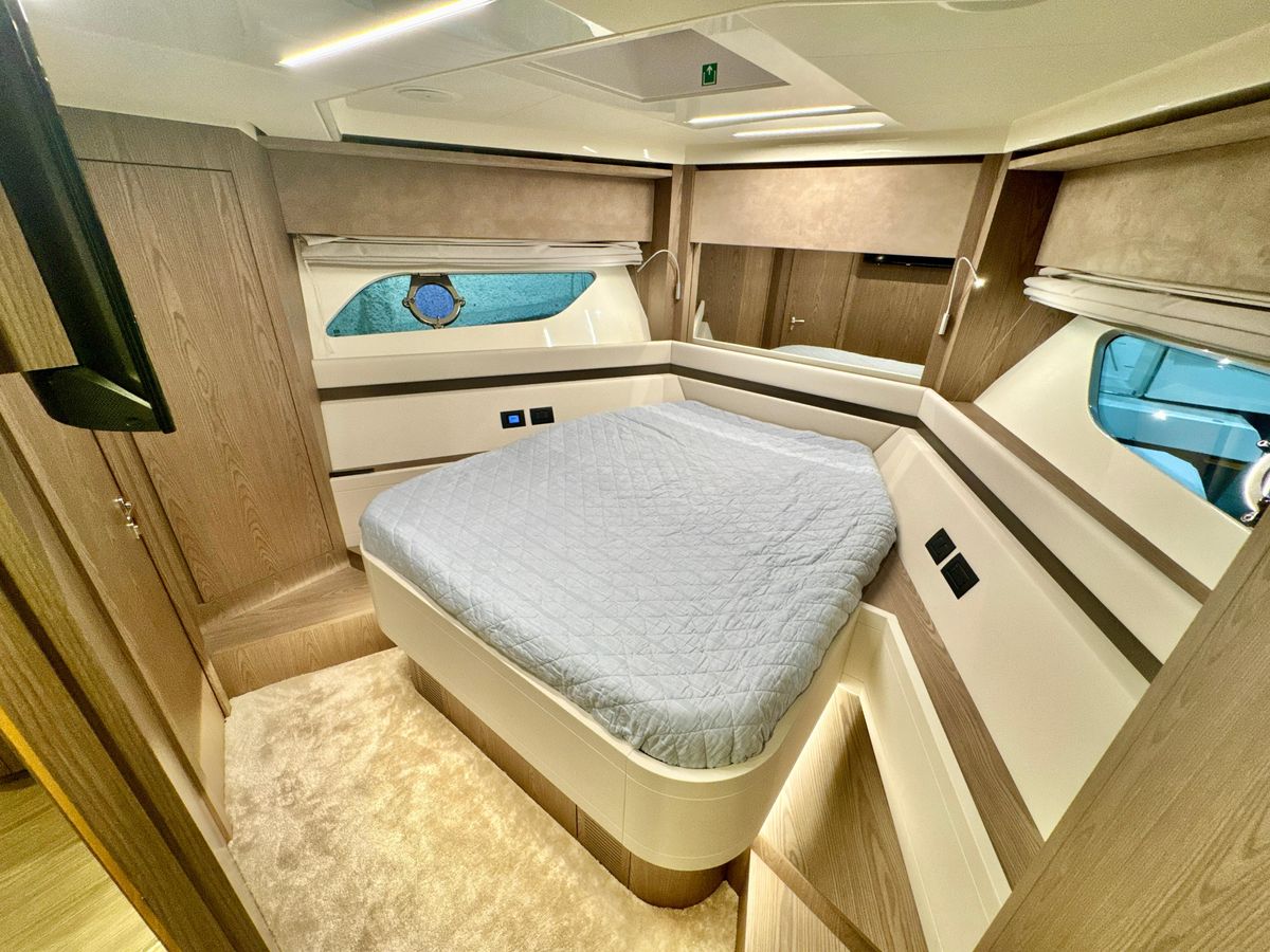 2022 Ferretti Yachts 57 