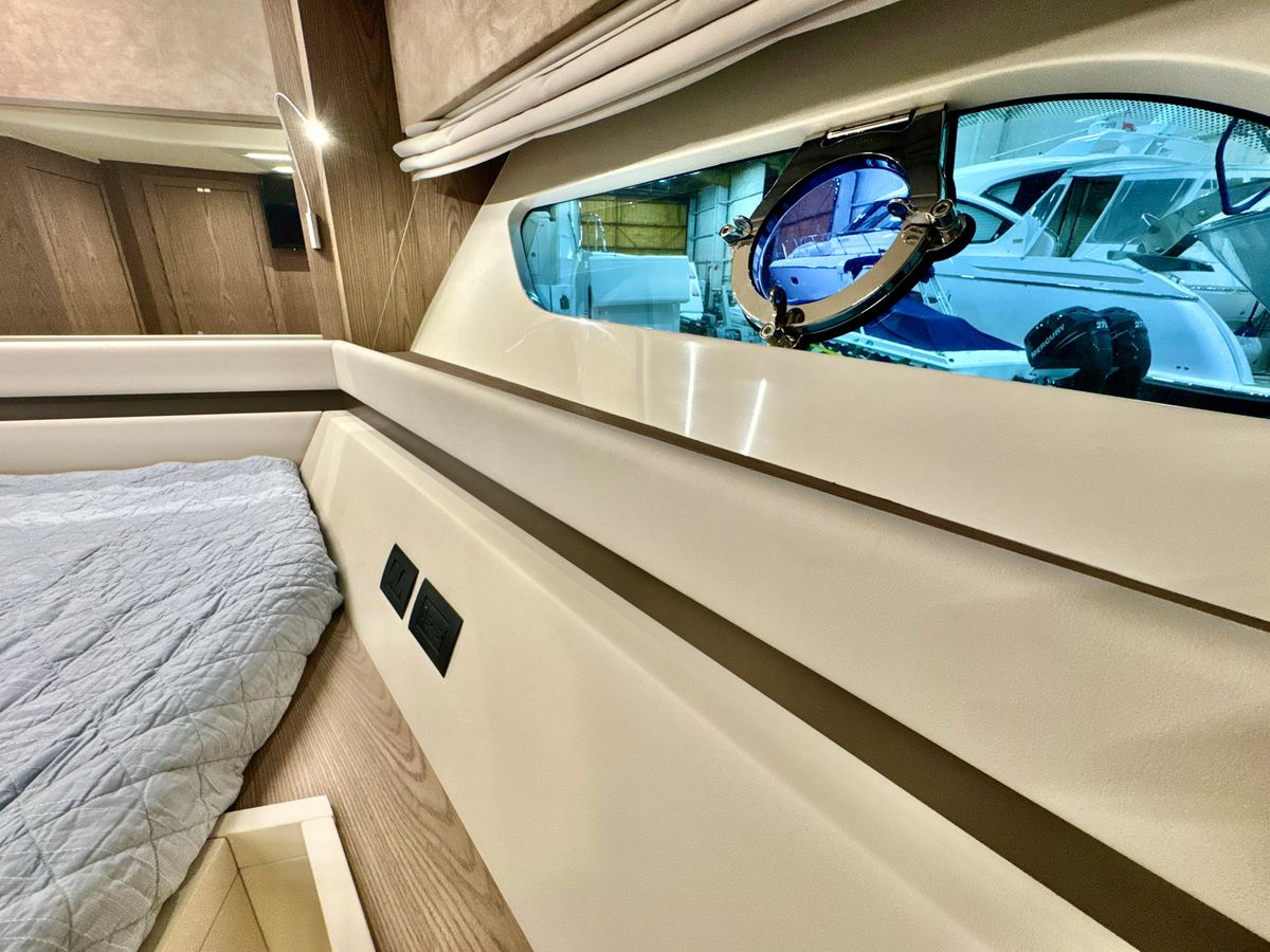 2022 Ferretti Yachts 57 