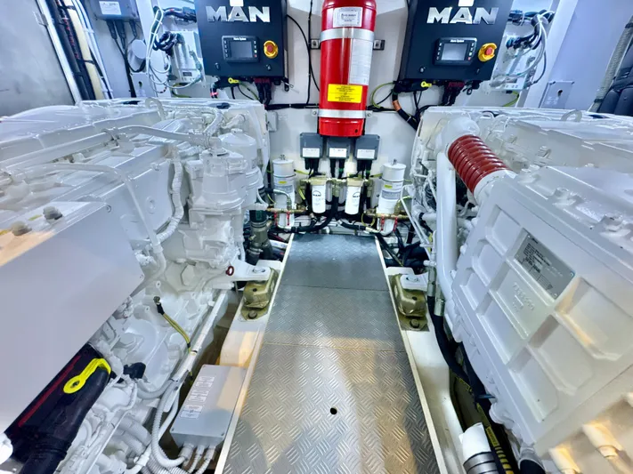 Time To Fly Yacht Photos Pics 