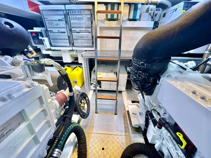 Time To Fly Yacht Photos Pics 