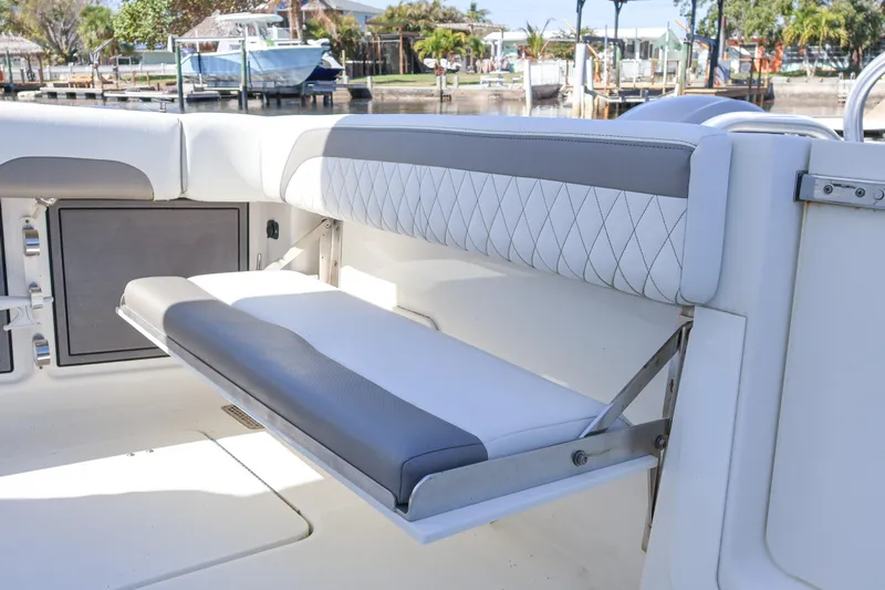  Yacht Photos Pics 2022 World Cat 280 CC-X boat with foldable seating and sleek design.