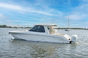 2020 38' Boston Whaler-38 Realm Staten Island, NY, US