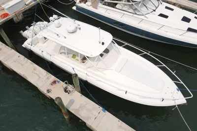 Intrepid 390 Sport Yacht