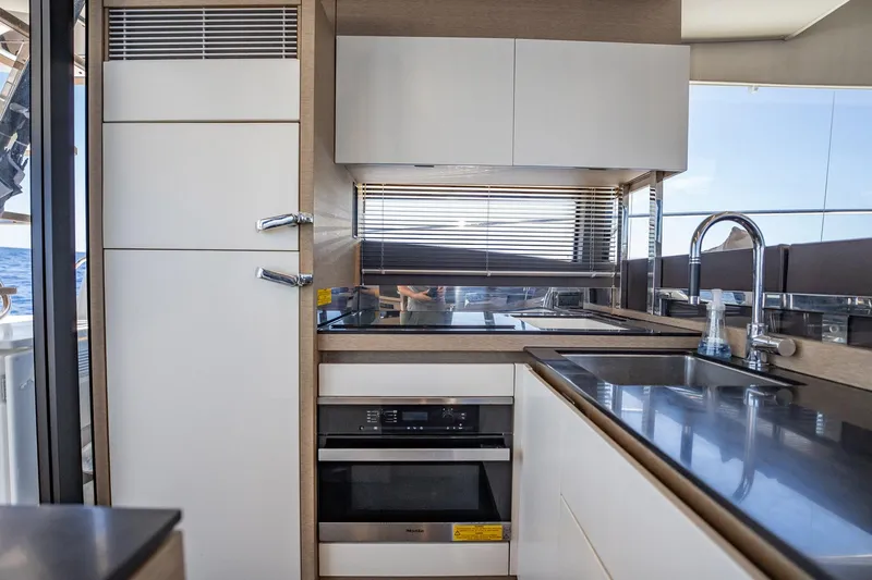 Aura Yacht Photos Pics 