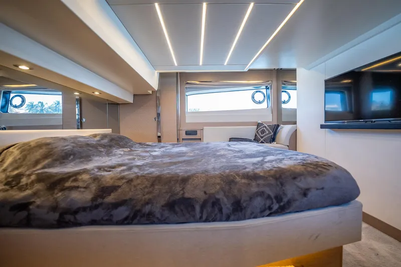 Aura Yacht Photos Pics 
