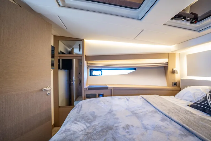 Aura Yacht Photos Pics 