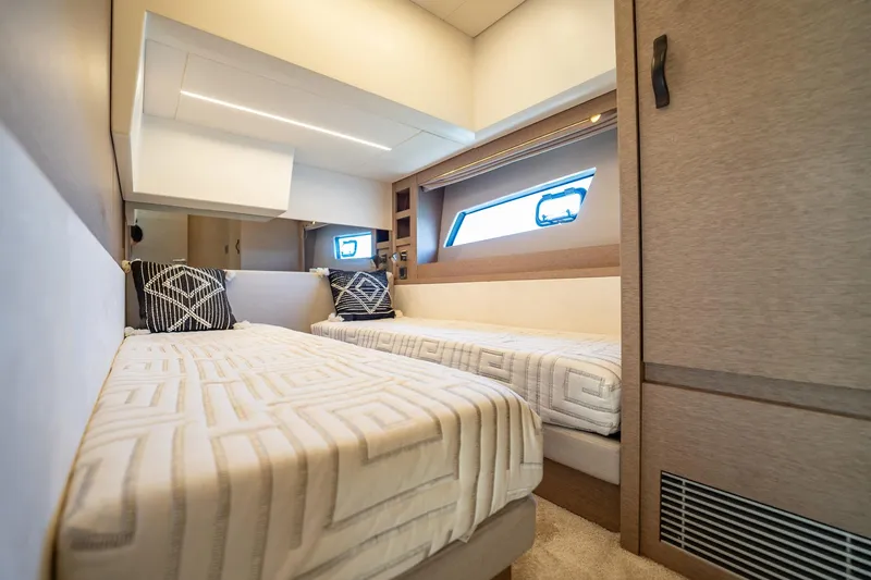 Aura Yacht Photos Pics 