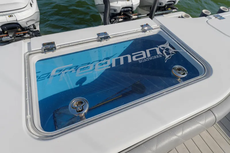 Outnumbered Yacht Photos Pics Freeman 37 Outnumbered-  Livewell