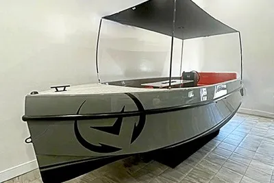Vision Marine Technologies Volt 180