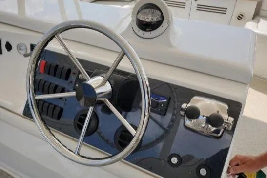 Gettsea Yacht Photos Pics Helm of 2008 Silverton 45 Convertible yacht with steering wheel and controls.