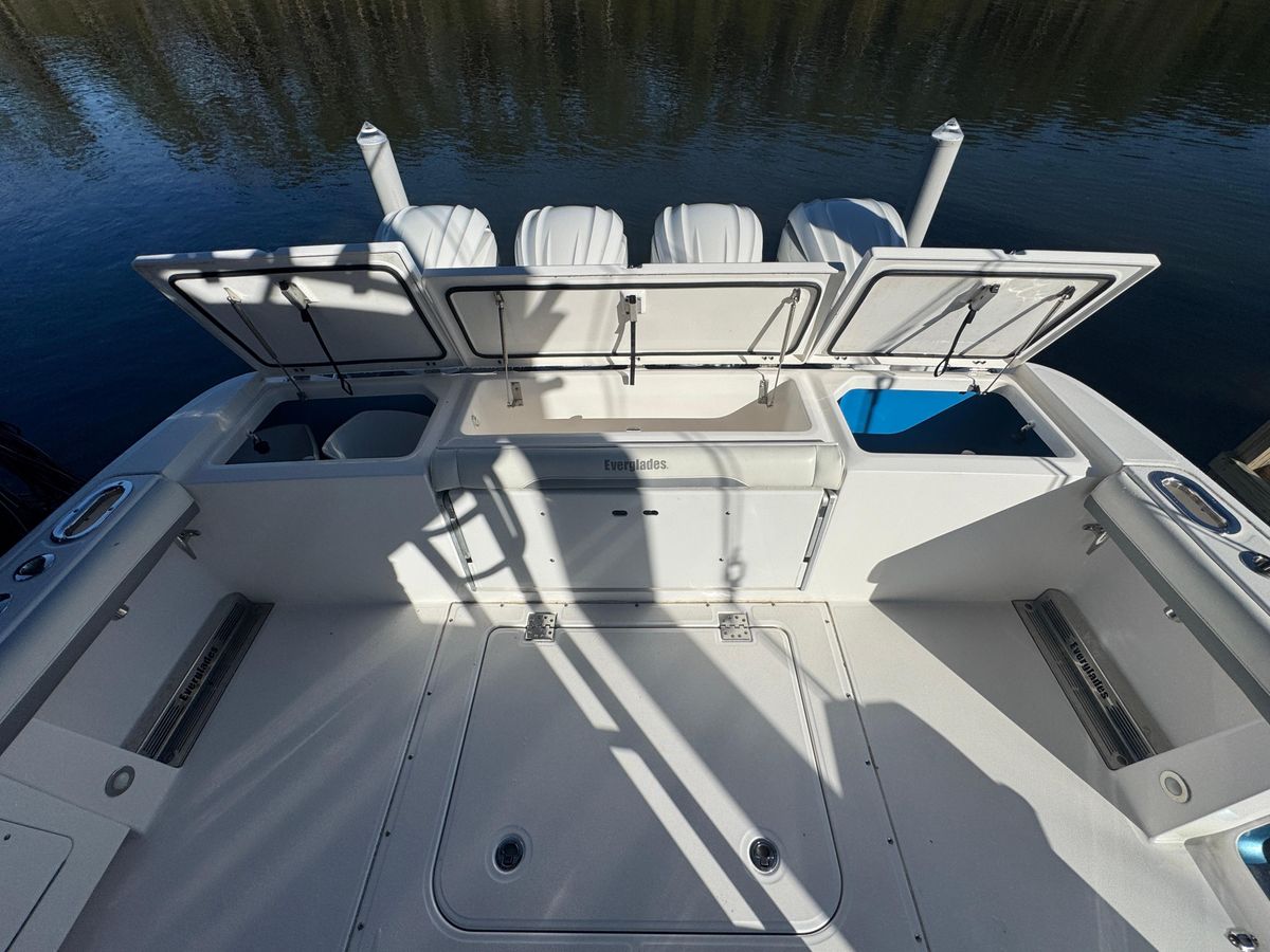 2016 Everglades 43 