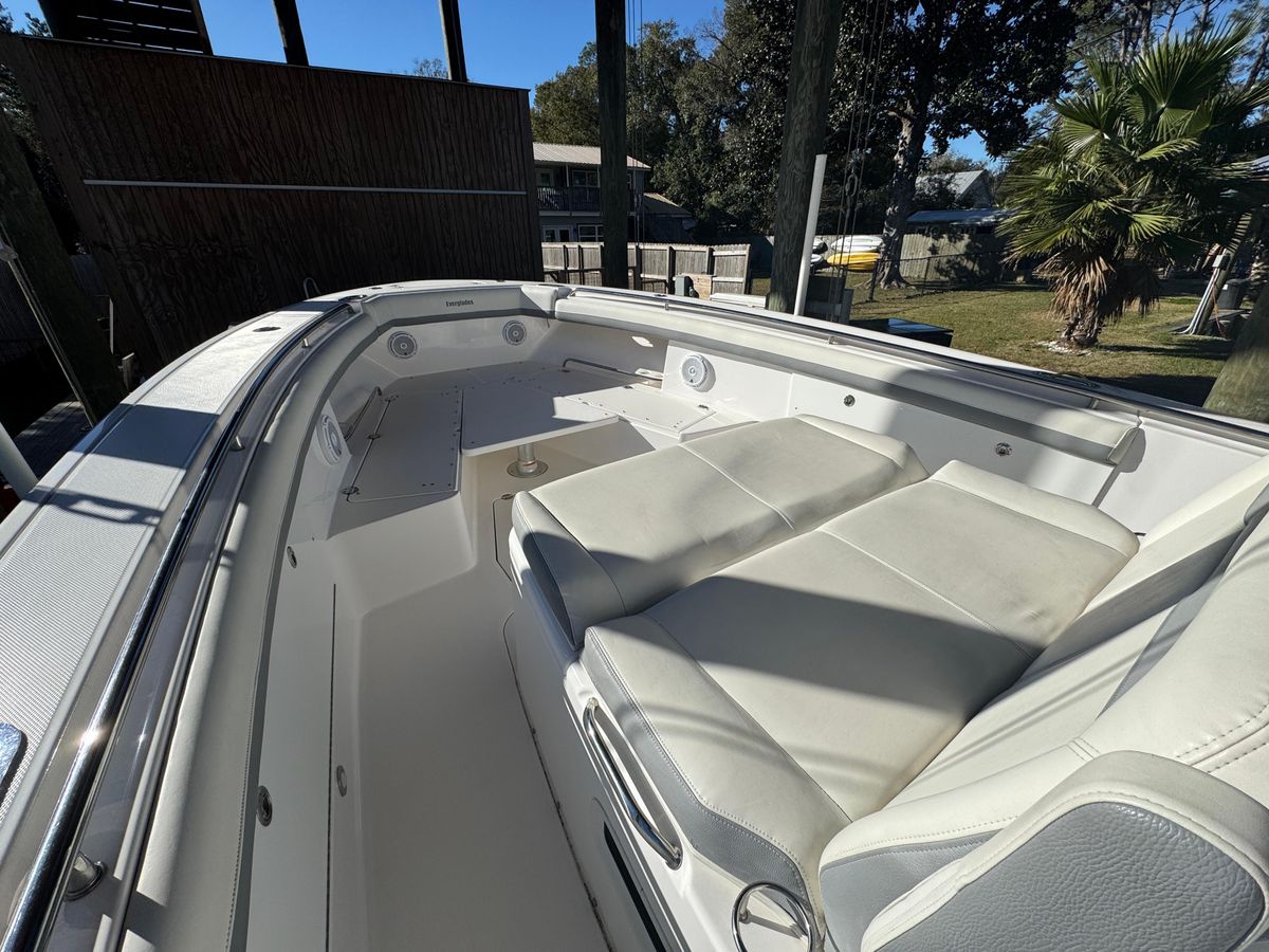 2016 Everglades 43 