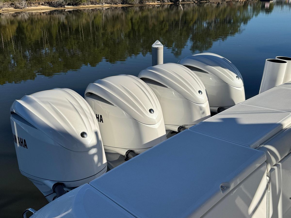 2016 Everglades 43 