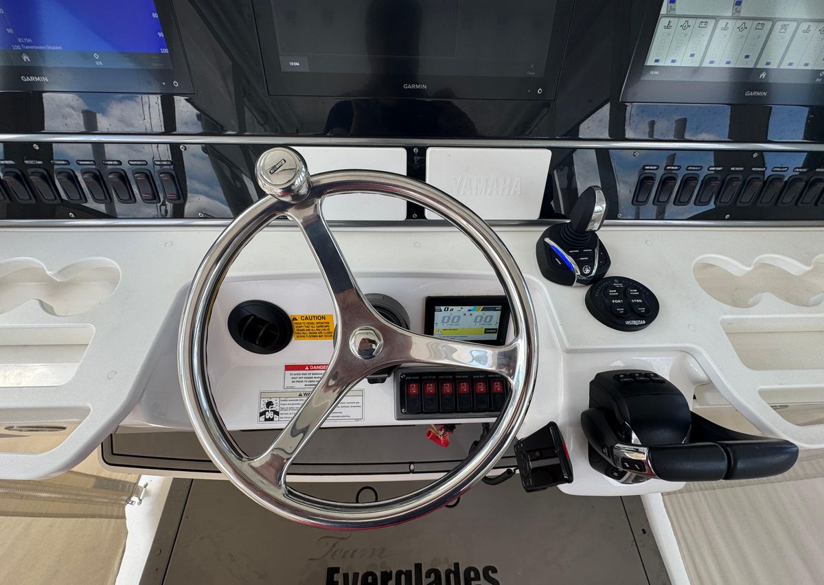 2016 Everglades 43 