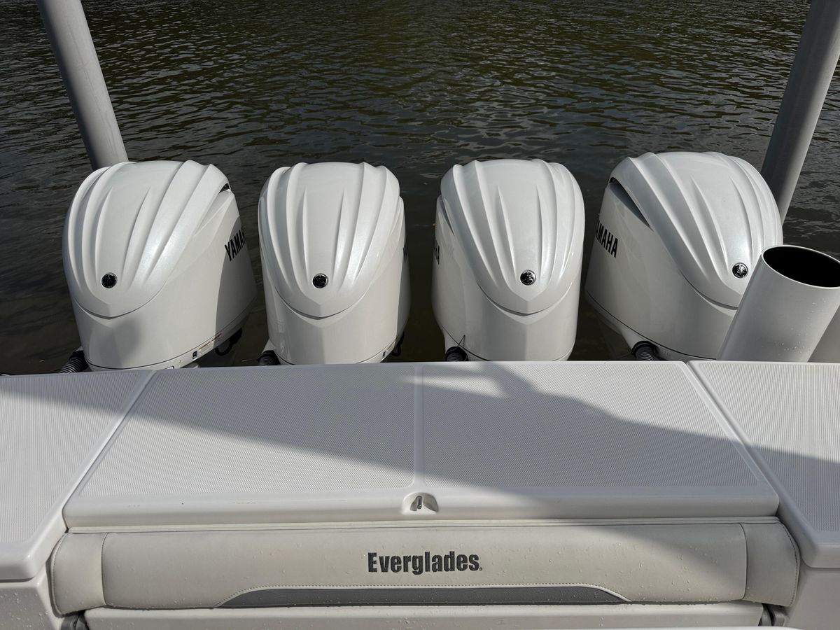 2016 Everglades 43 