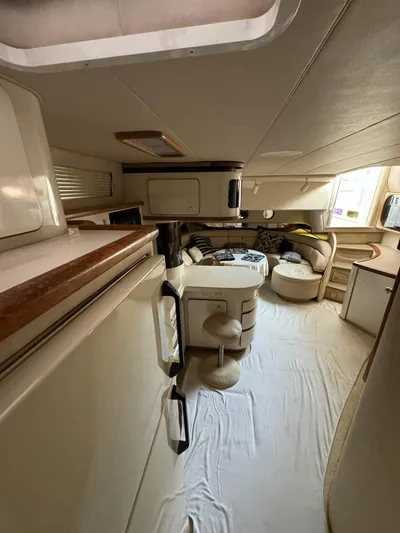 Deja Vue Yacht Photos Pics Interior of a 1995 Sea Ray 500 yacht, featuring a cozy seating area and modern design.