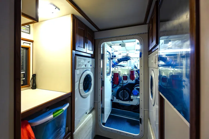 Speakeasy Yacht Photos Pics 