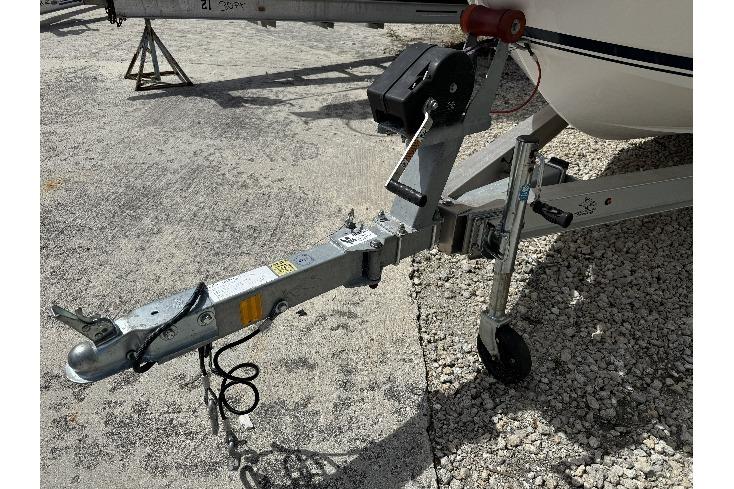 2017 Robalo R160 Center Console - Image 15