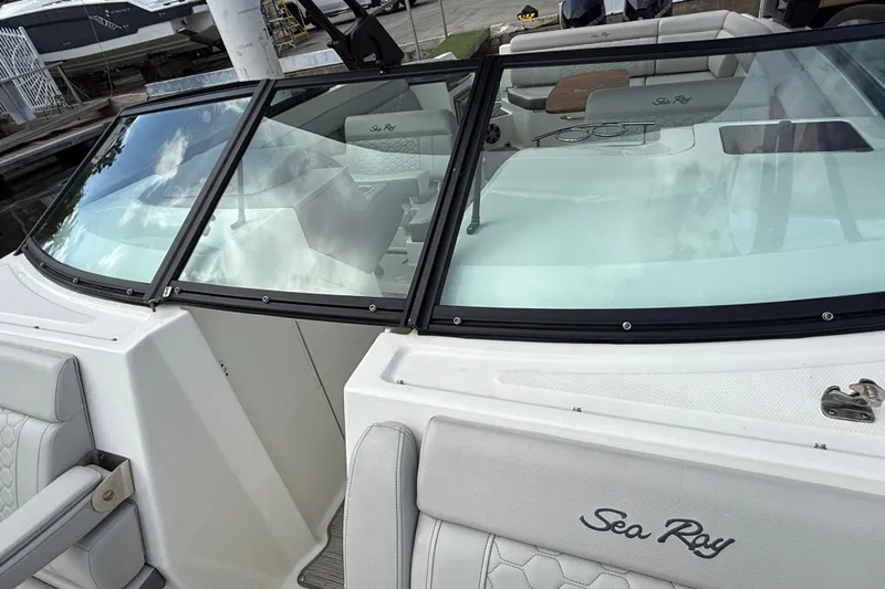  Yacht Photos Pics 2021 Sea Ray SDX 290 Outboard boat with sleek design and spacious seating.