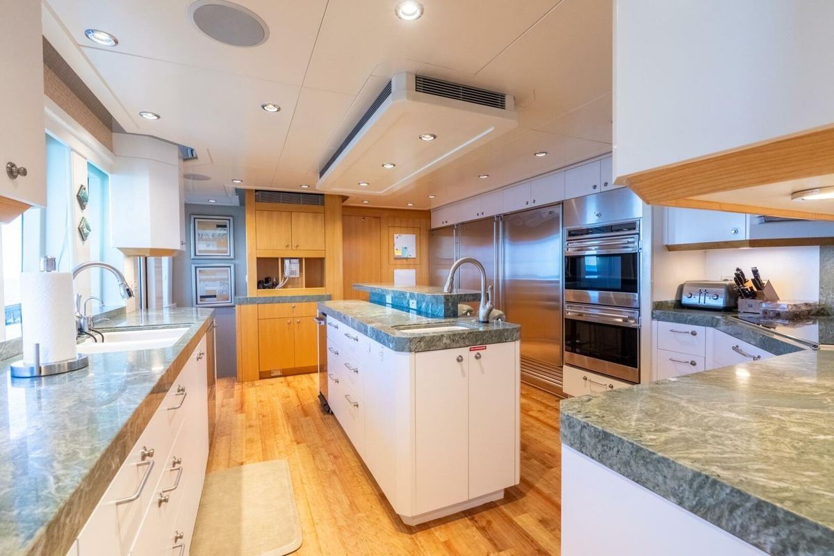 2001 Delta Marine 124 