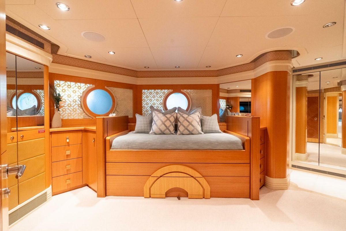 2001 Delta Marine 124 