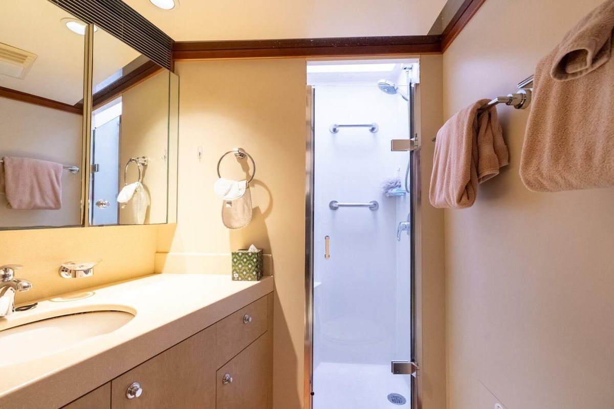 2001 Delta Marine 124 