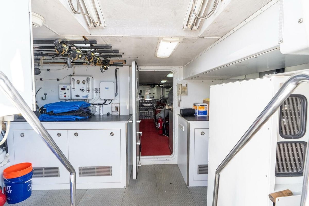 2001 Delta Marine 124 