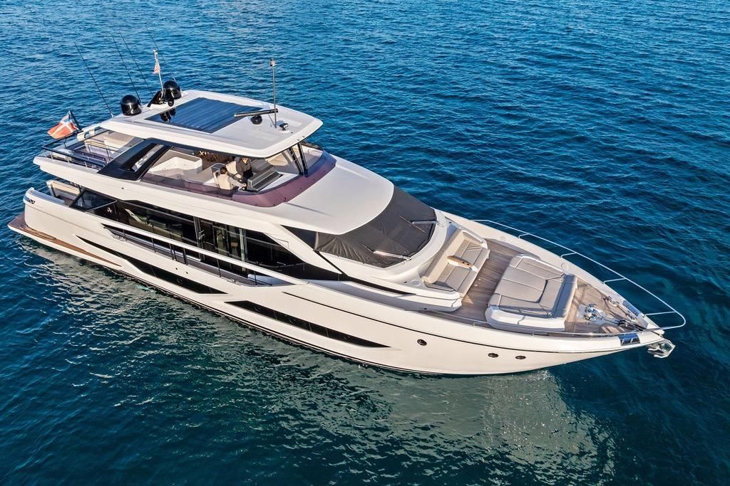 2023 Ferretti Yachts 88 