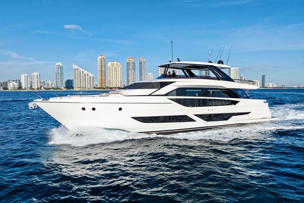 Ferretti Yachts 860