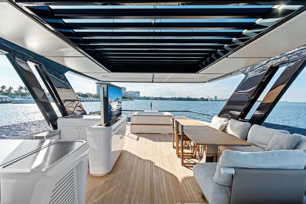 2023 Ferretti Yachts 88 