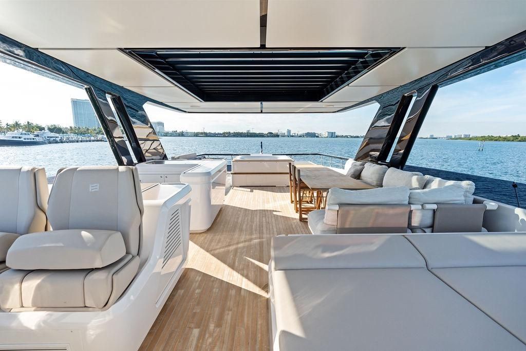 2023 Ferretti Yachts 88 