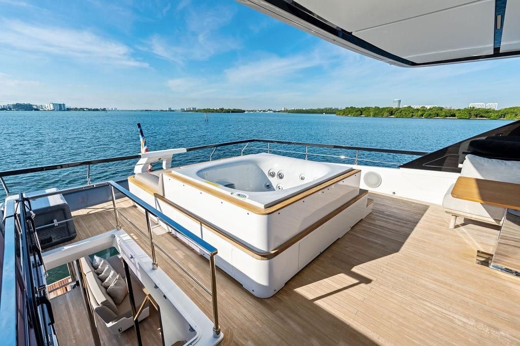 2023 Ferretti Yachts 88 