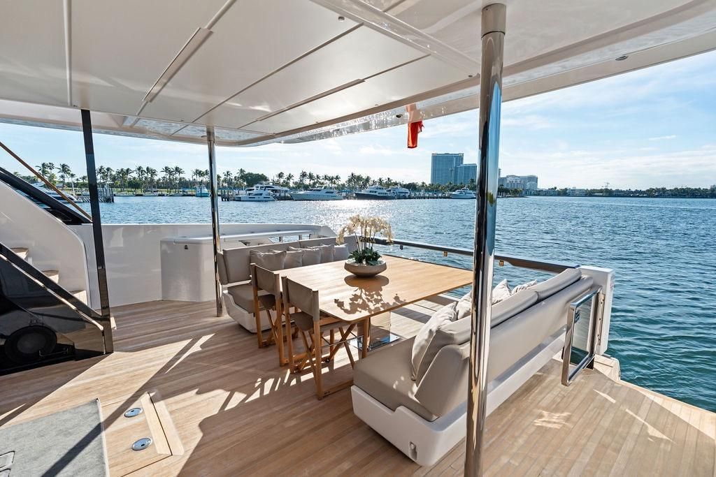 2023 Ferretti Yachts 88 