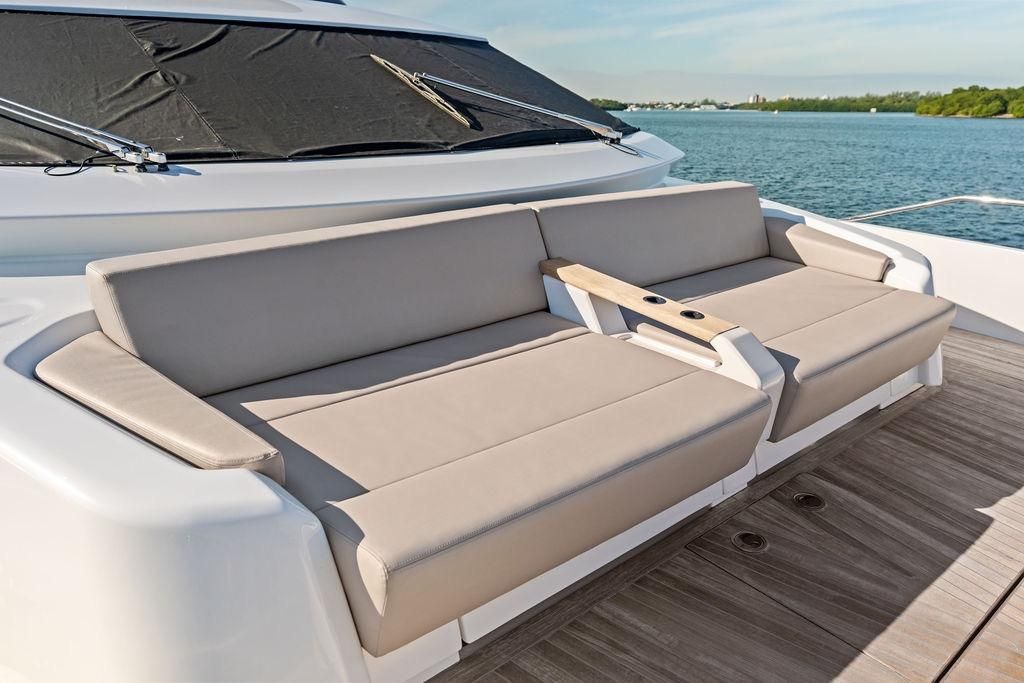 2023 Ferretti Yachts 88 