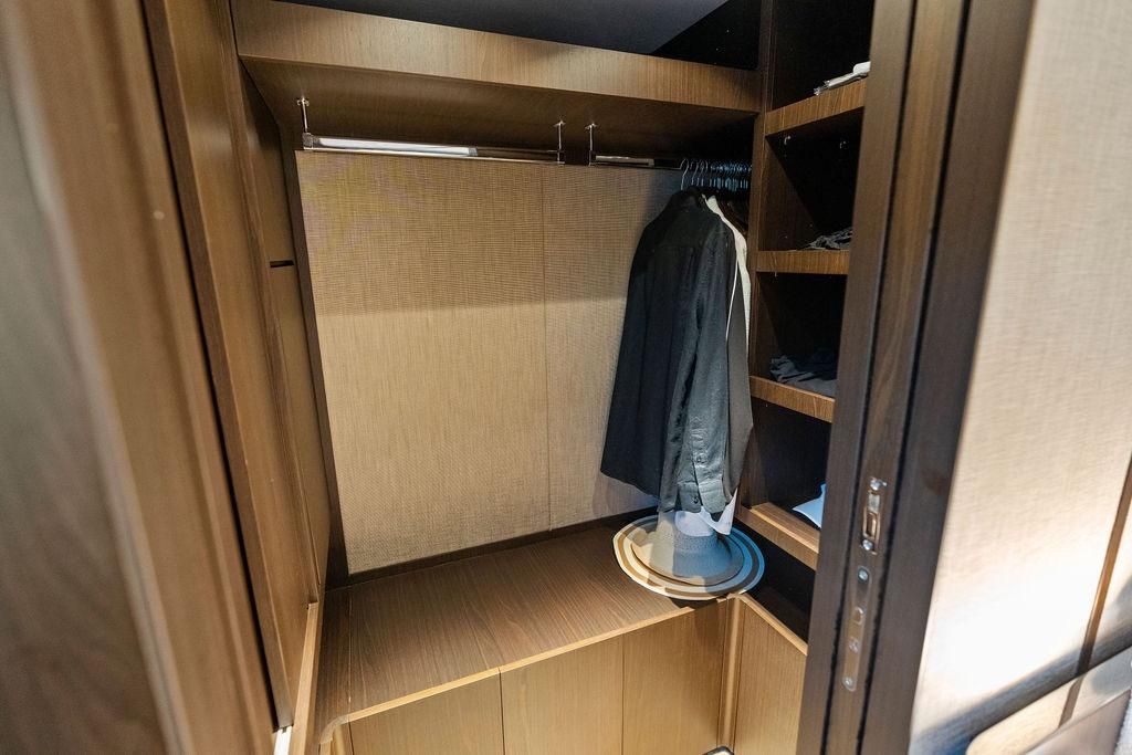 2023 Ferretti Yachts 88 