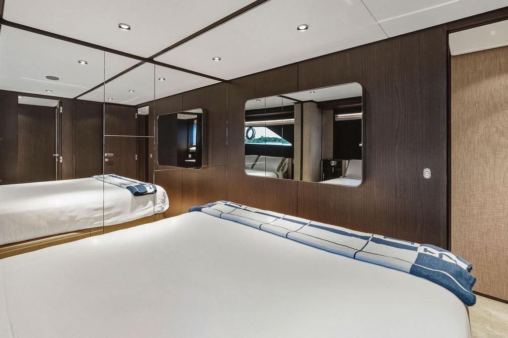 2023 Ferretti Yachts 88 