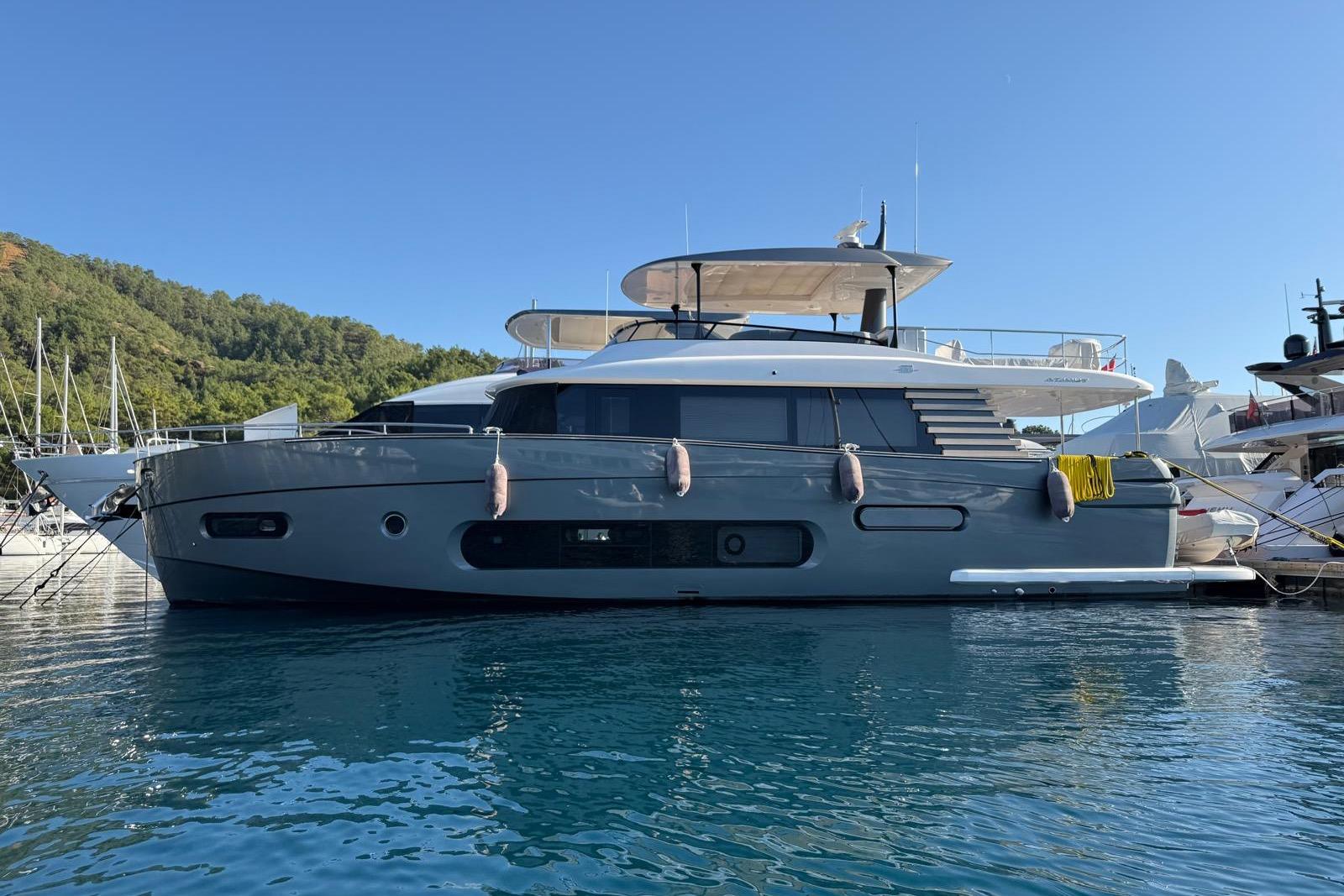 Azimut Magellano 66