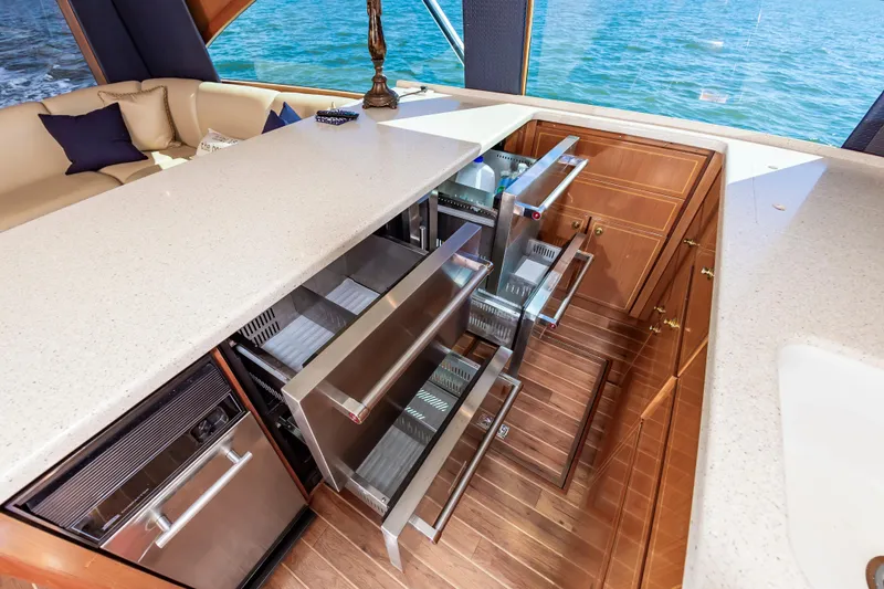 Green Eyes Yacht Photos Pics 