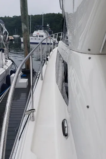  Yacht Photos Pics 2010 Meridian 441 Sedan yacht docked at marina, side view.